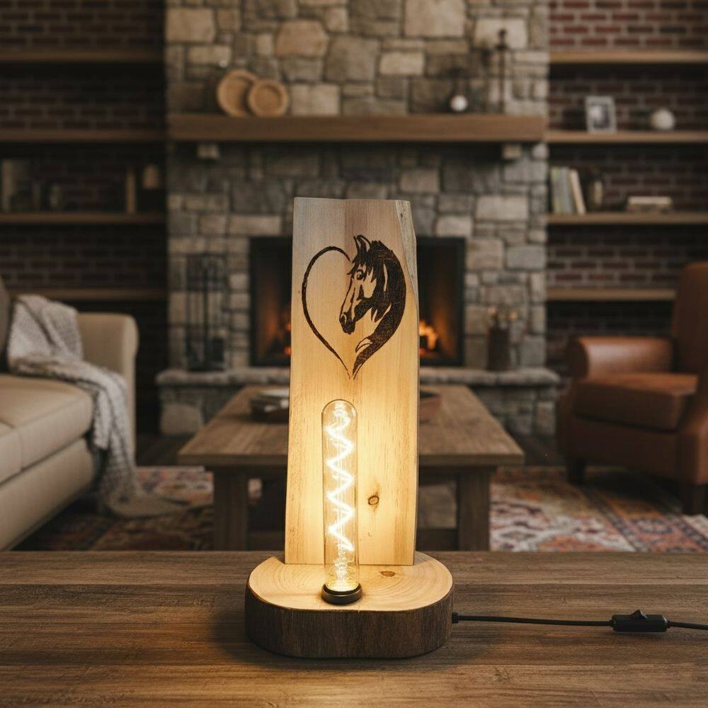 Luminária Rústica de Mesa Pirografada Cara-Cavalo E27 Bivolt