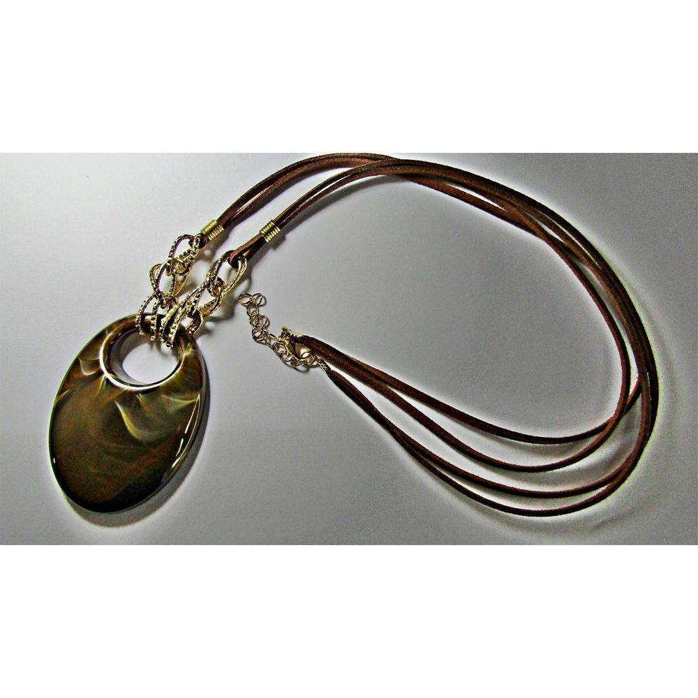 Colar Artesanal Cordão De Camurça E Pingente De Acrílico D