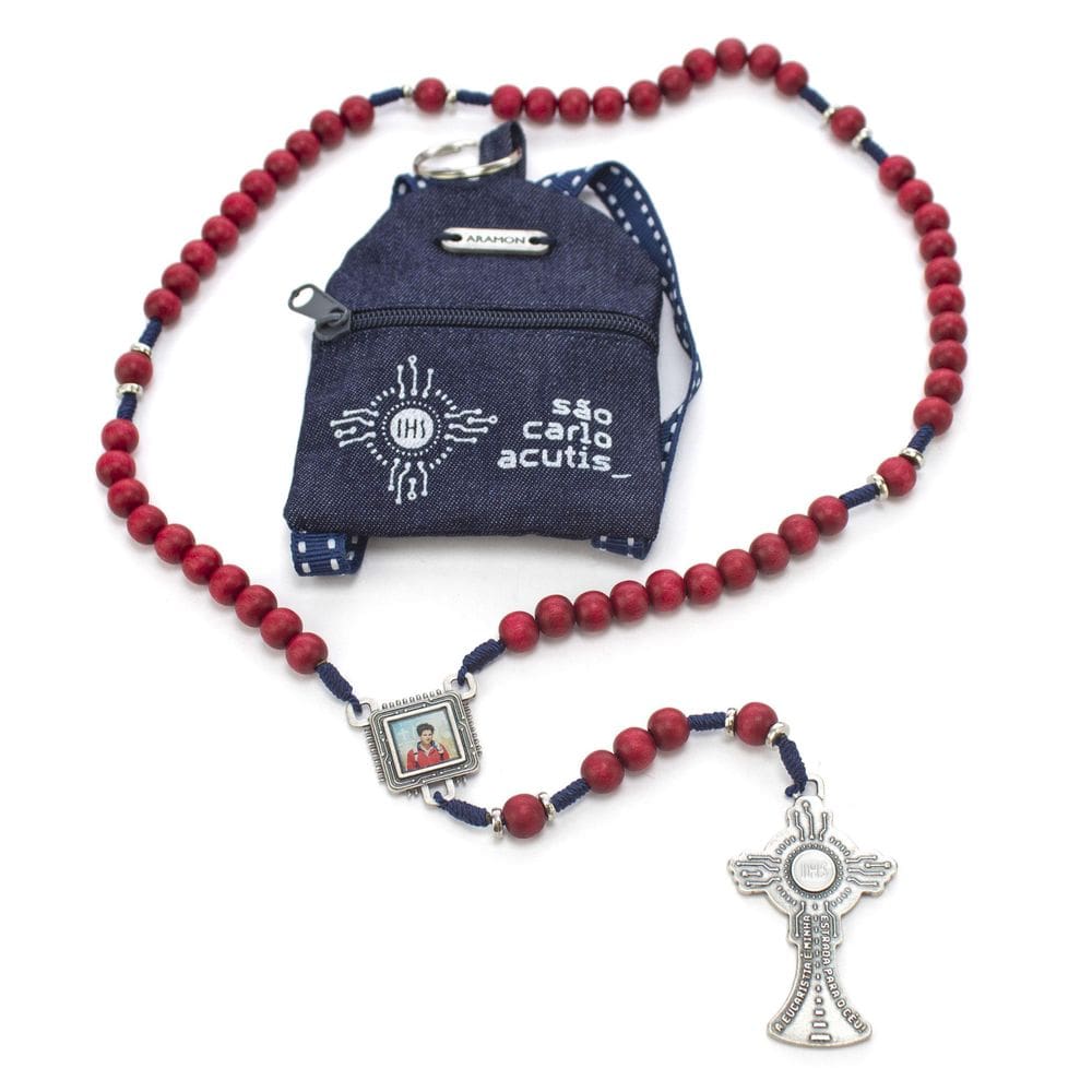 Terço Carlo Acutis Vermelho Com Mochila Madeira 8Mm