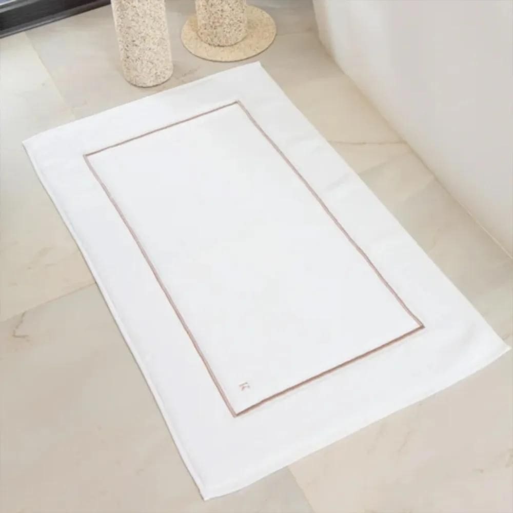 Toalha De Piso Lazio 48 X 80 - Kacyumara Branco / Rose