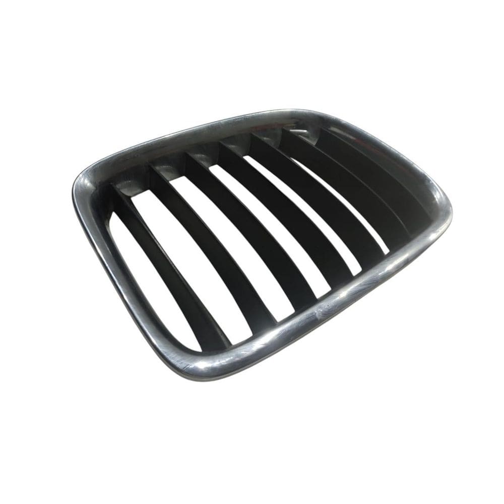 Grade Dianteira Direita Bmw X1 2013