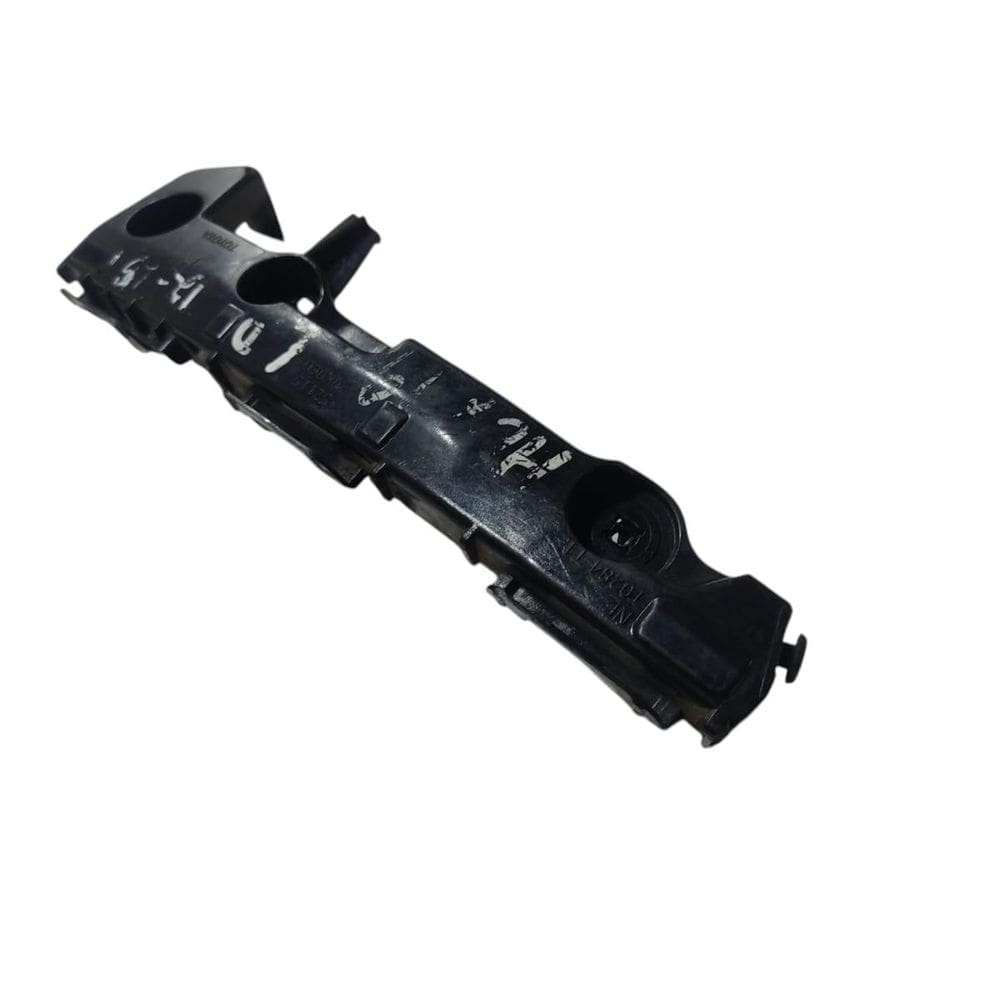 Guia Parachoque Dianteiro Direito Toyota Hilux 2014