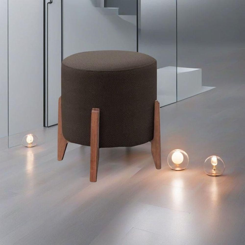 Puff Estofado Decorativo Redondo Sala De Estar Londres Suede Marrom