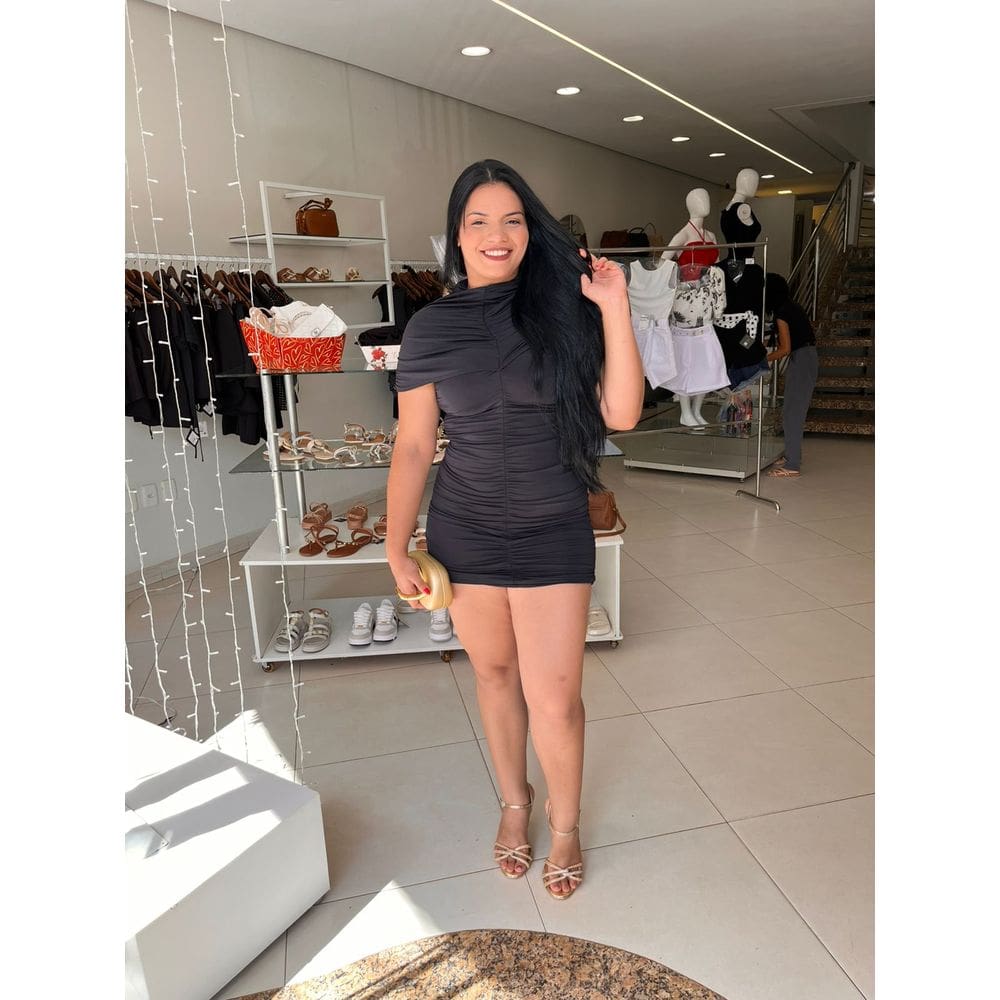 Vestido Curto Grampeado Gola Alta Capa Crisconf