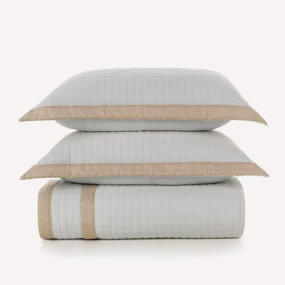 Colcha Queen de Microfibra com 2 Porta Travesseiros Karsten Amaro Linho