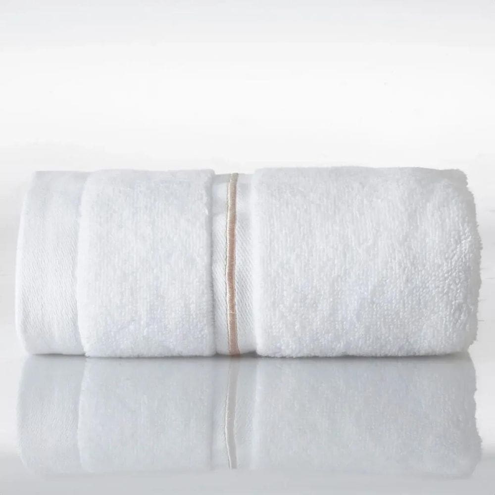 Toalha De Banho Gigante Lazio - Kacyumara Branco / Rose