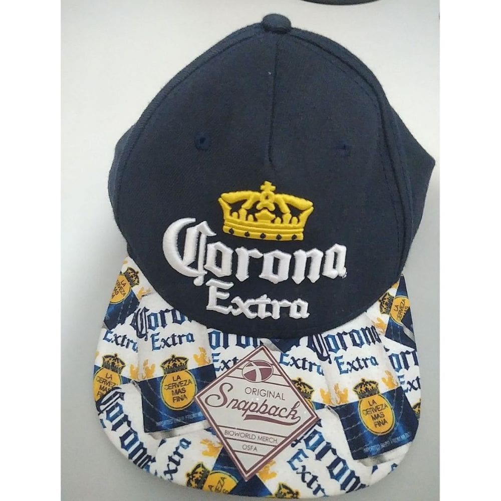 Boné Azul Marinho com Detalhes Amarelo e Aba Estampada com Ajuste