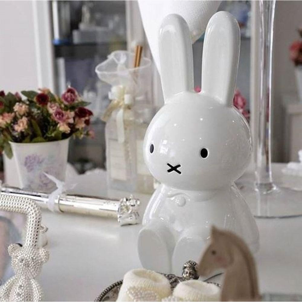 Coelho Laqueado Big Miffy De 45cm: Elegância E Alegria Para Sua Decoração!