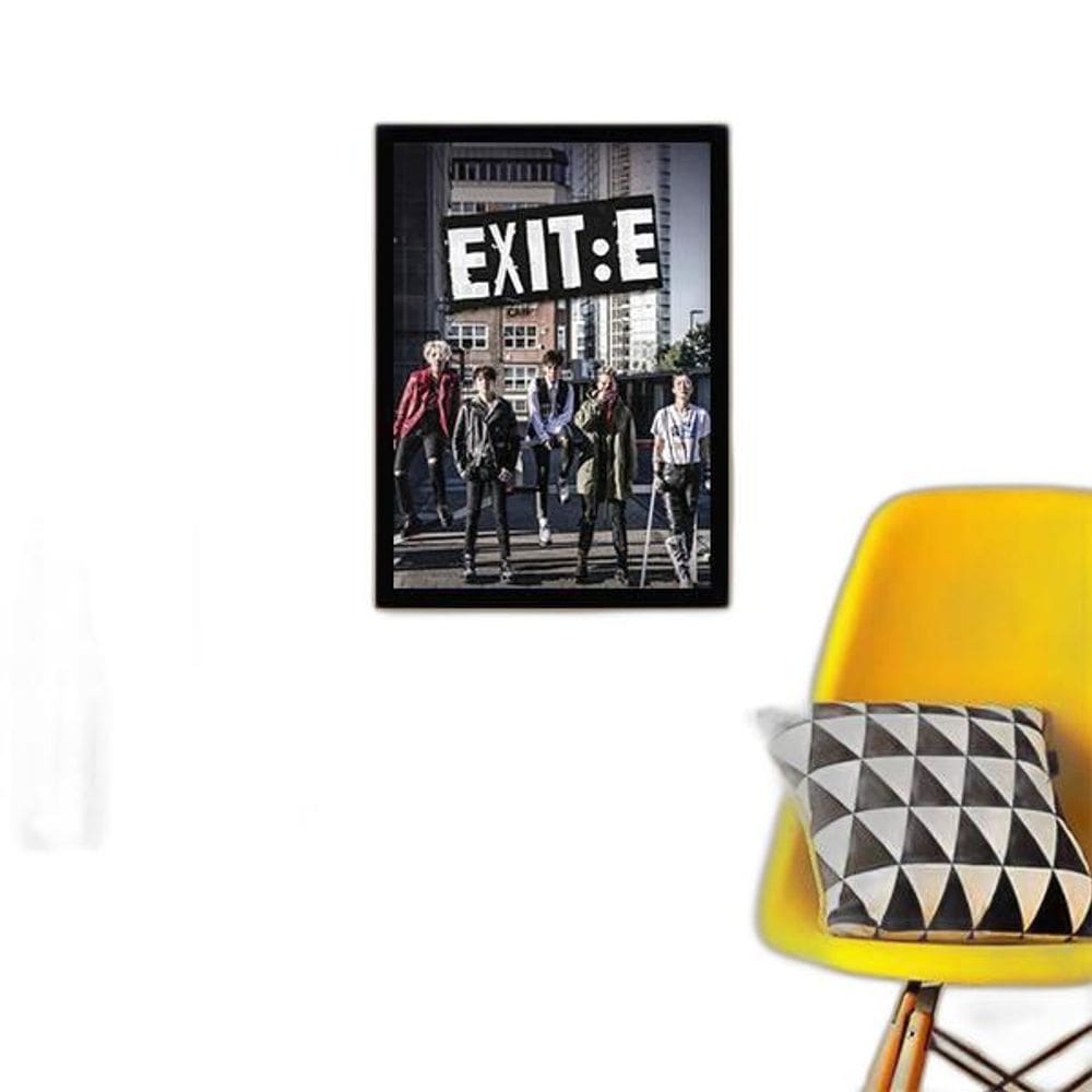 Quadro Exit K-Pop 33X24Cm - Com Vidro - Madeira Preta