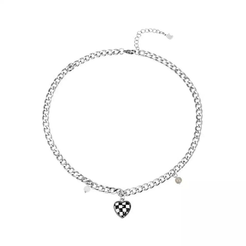 Colar Prateado Corrente Coração Xadrez Branco Preto X8080