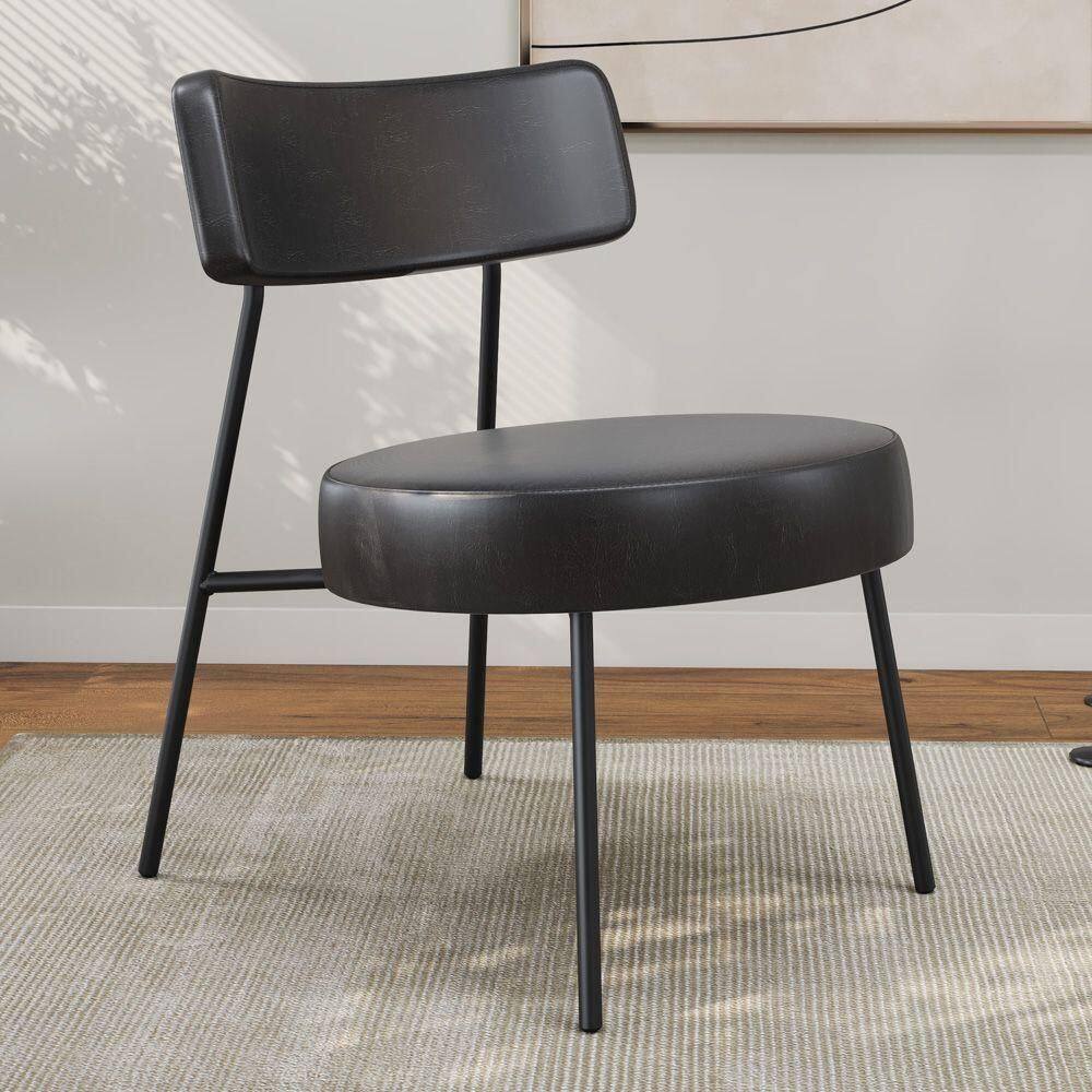 Poltrona Decorativa Sala De Estar Kobe Estofada Com Encosto Couríssimo Preto - Desk Design Cor Preto