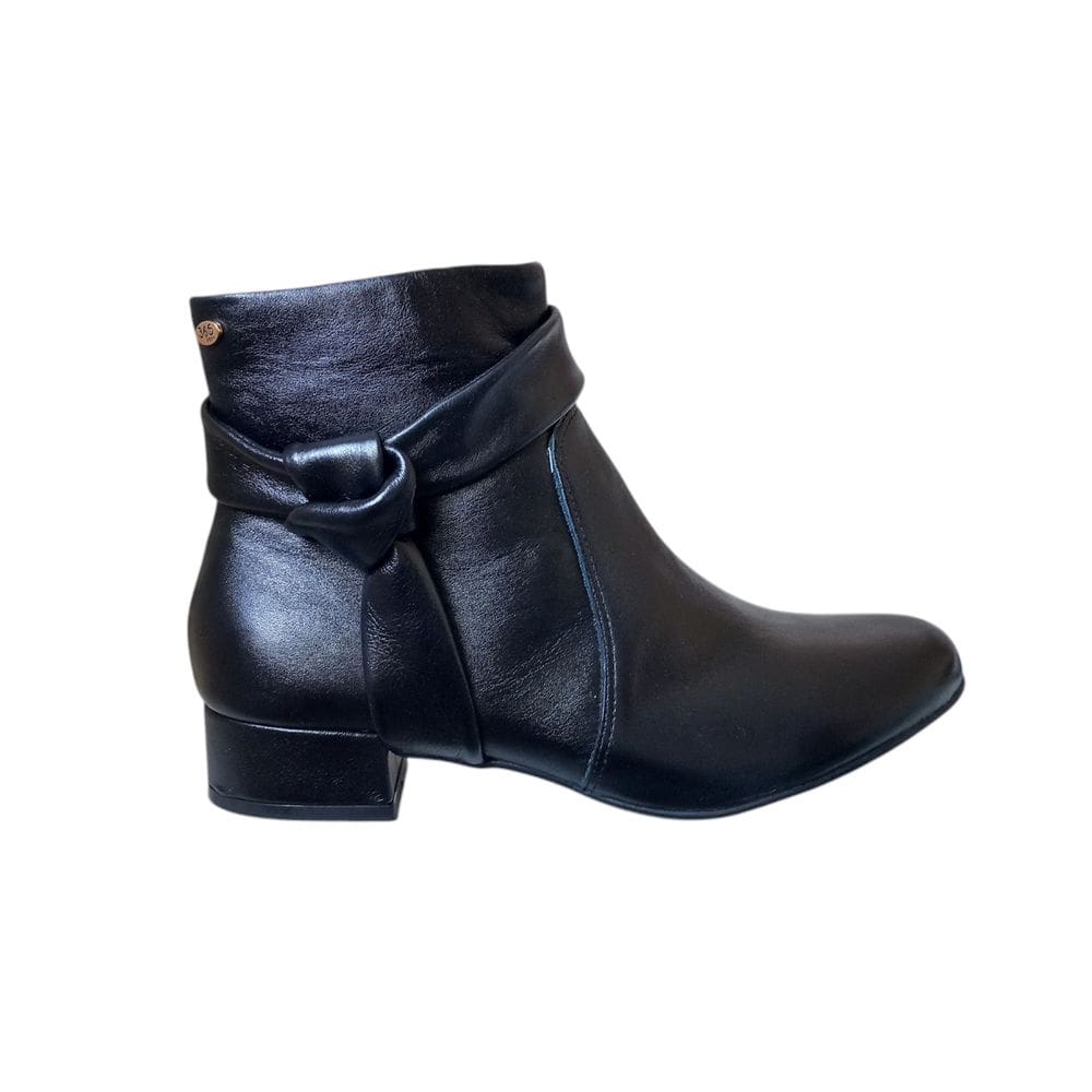 Bota Feminina Preta em Couro Salto Baixo Cano Baixo Conforto