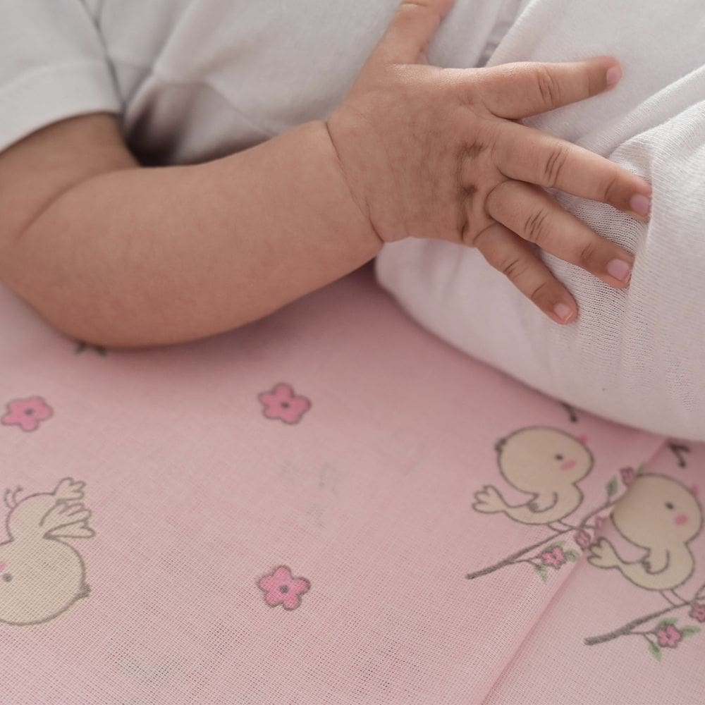 LENÇOL ESTAMPADO COM ELÁSTICO PARA BERÇO AMERICANO 70cm x 1,30m x 15cm