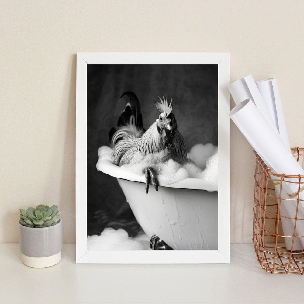 Quadro Banheiro Galinha Tomando Banho 33X24Cm - Com Vidro