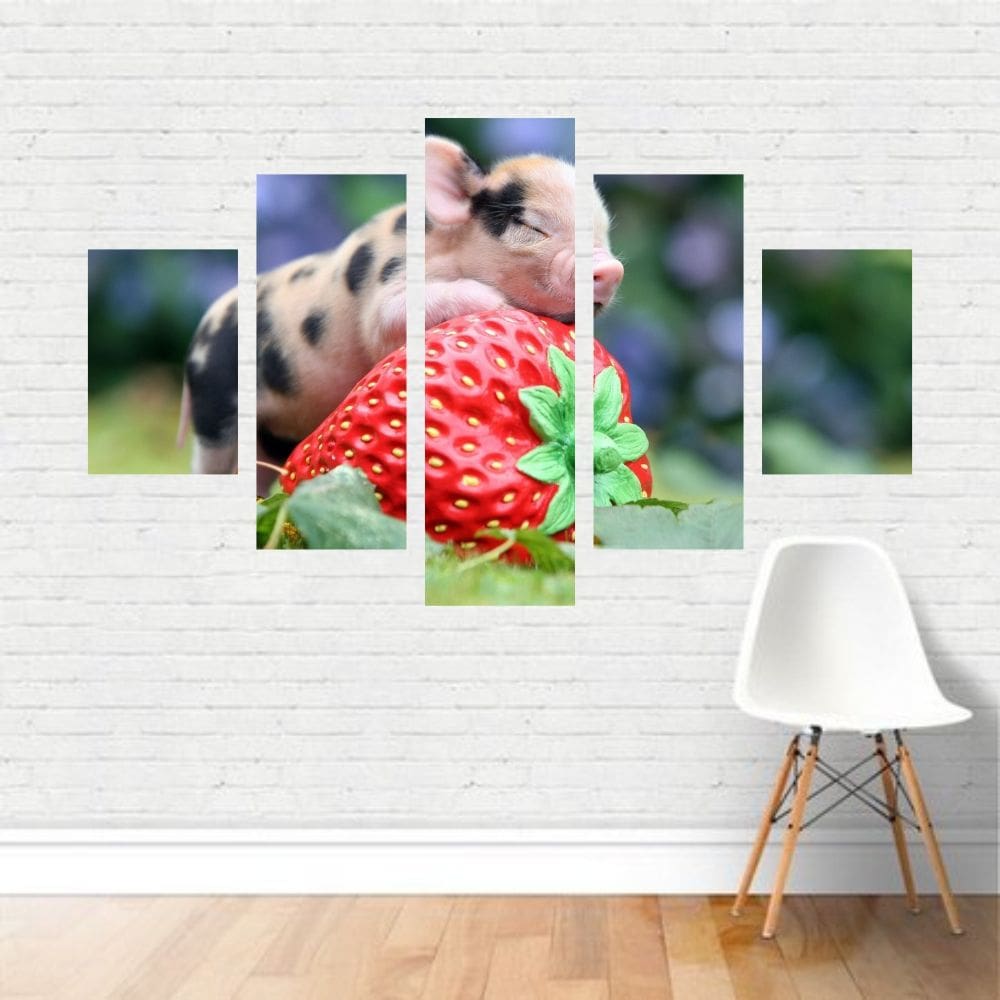 Quadro em tela Canvas  Porco Filhote e Fruta Morango 110x65