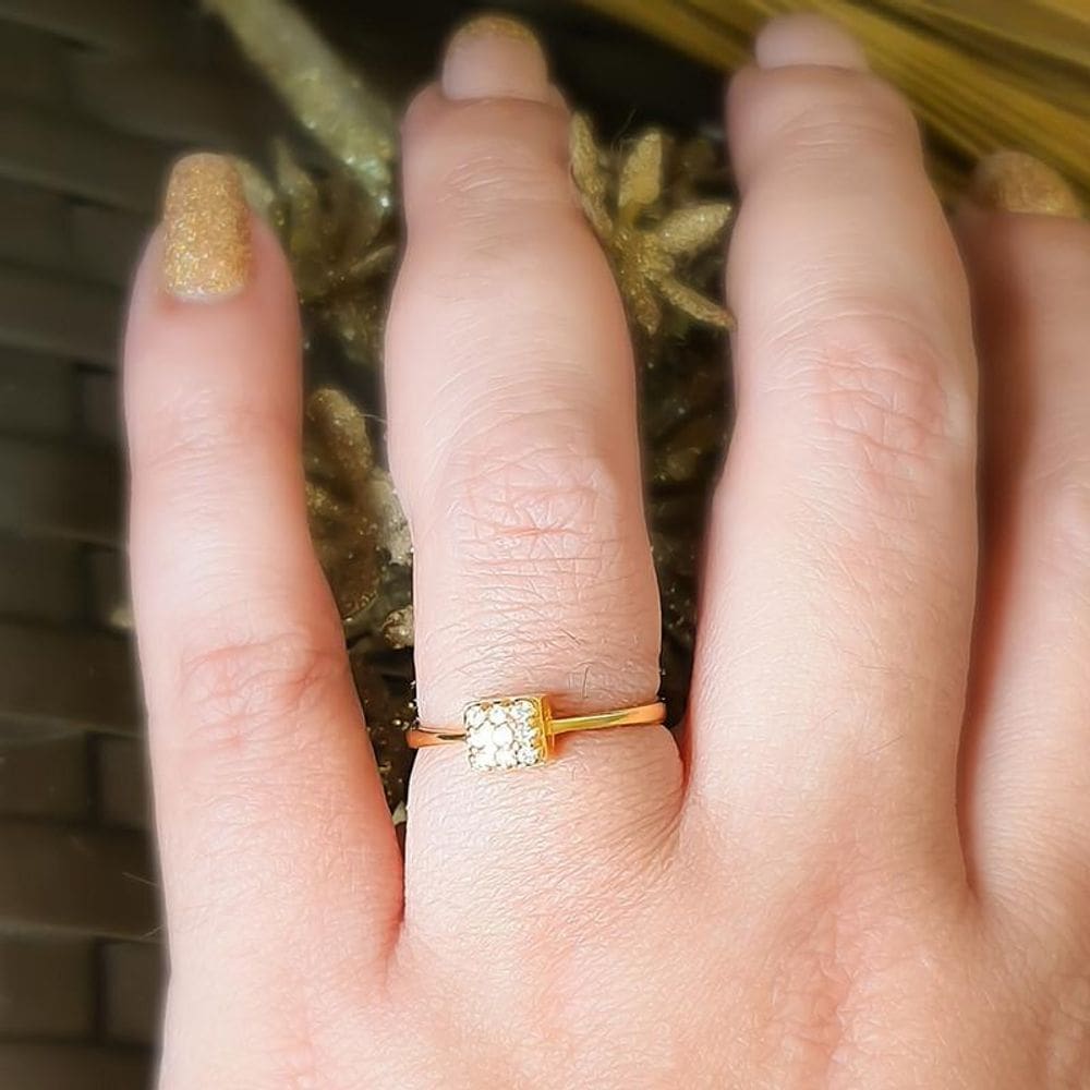 Anel Kira Com Microzirconias Cristais Folheado A Ouro 18K