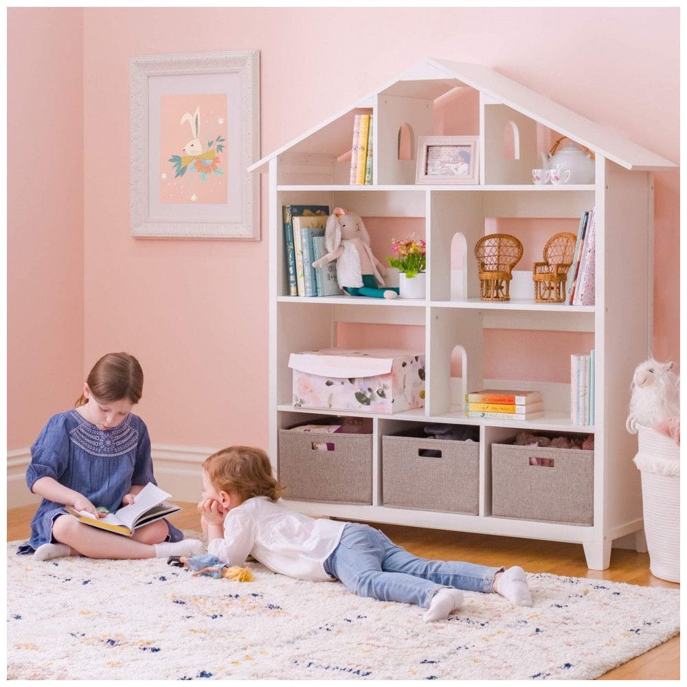 Estante casa de bonecas infantil Martha Stewart Living & Learning branca em madeira com 10 nichos e cestos de tecido para quarto