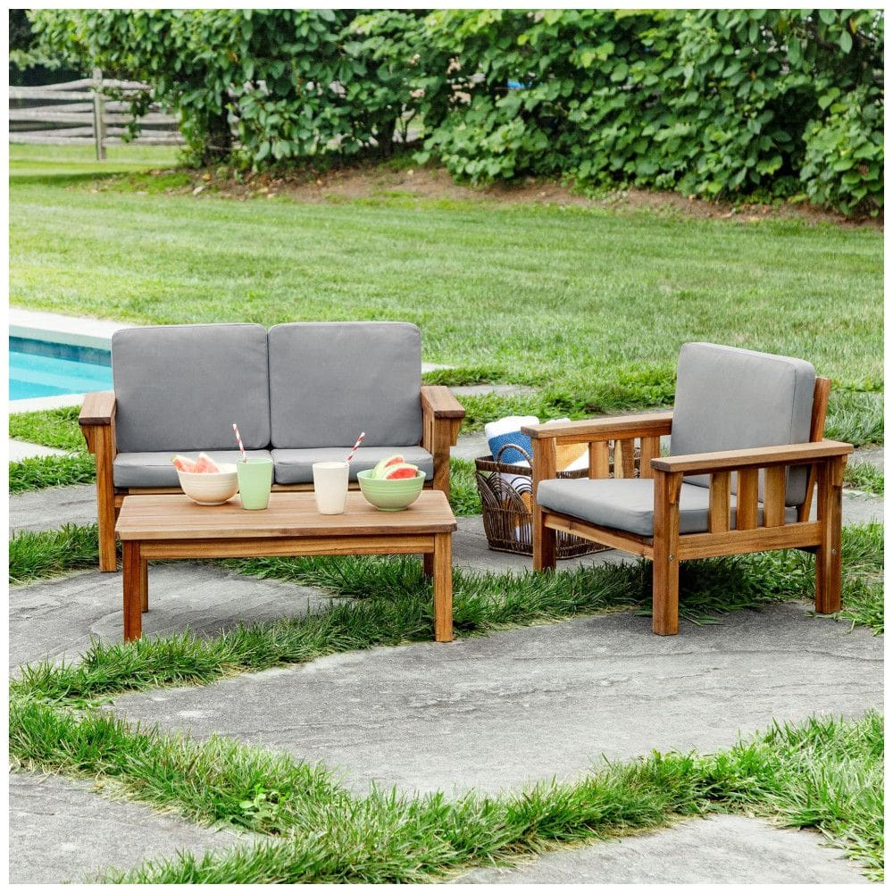 Sofá, poltrona e mesa infantil para área externa Martha Stewart Guidecraft Kids Natural em madeira acácia com almofadas