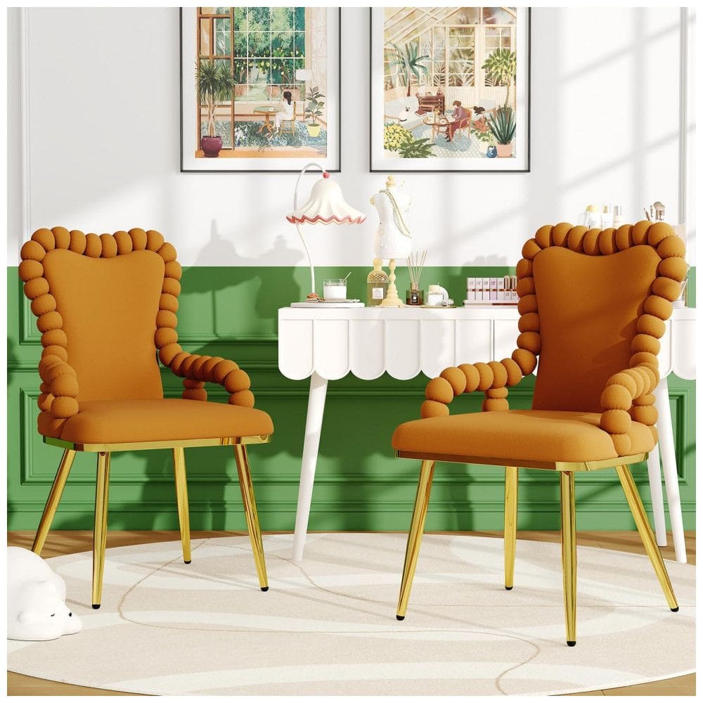 Cadeiras de jantar TesNus kit com 2 cadeiras estofadas em veludo laranja âmbar, braços tipo bubble e pés metálicos dourados