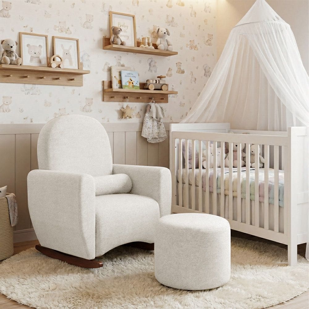 Poltrona de Balanço Lara com Puff em Chenille Off White para Amamentação