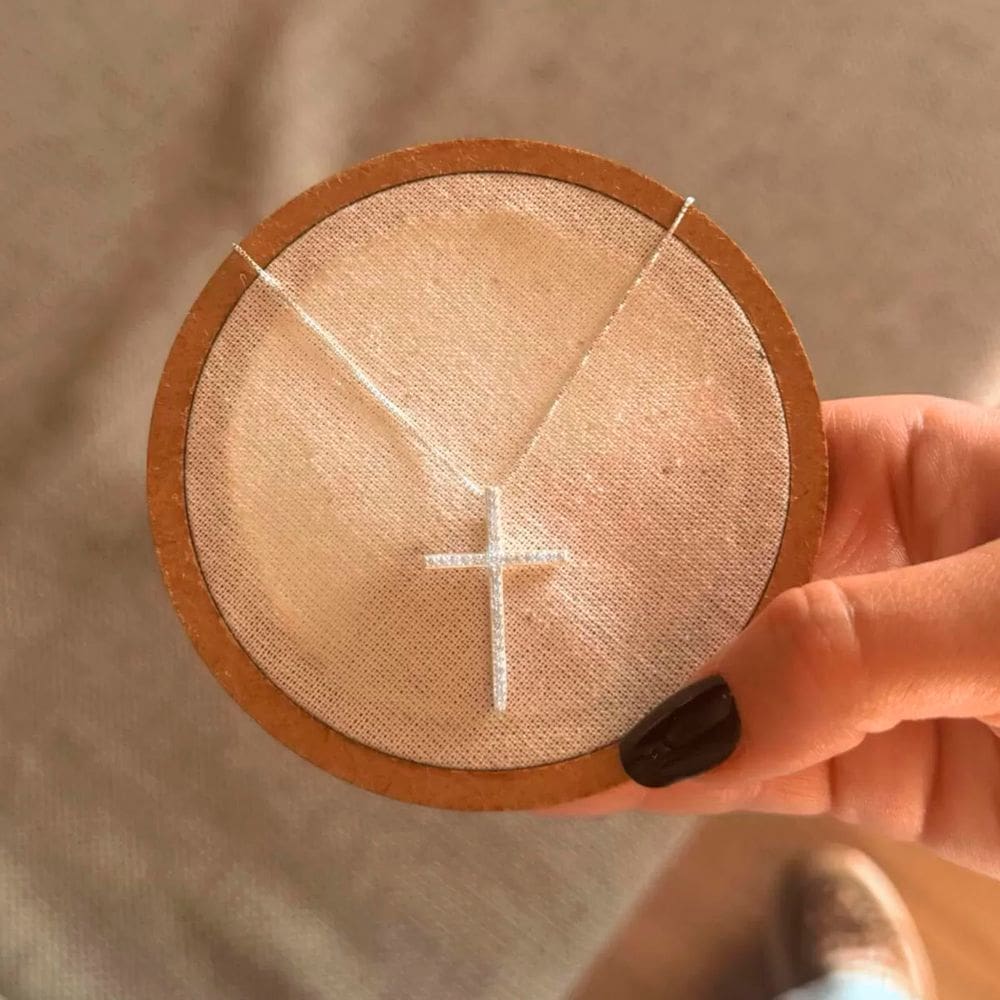 Colar Pingente cruz cravejada