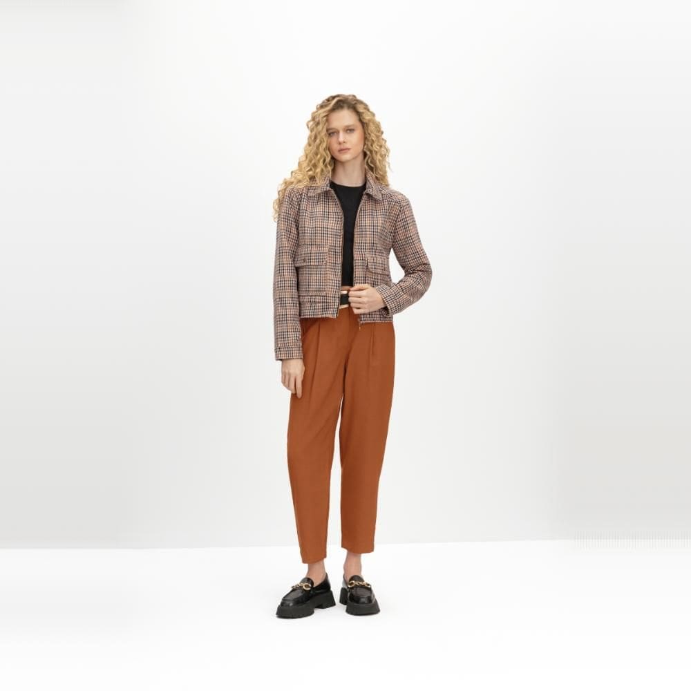 Jaqueta feminina em alfaiataria Essendi